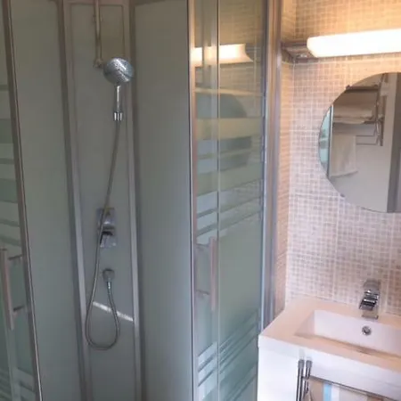 Appartement Grand Studio Centre Nîmes
